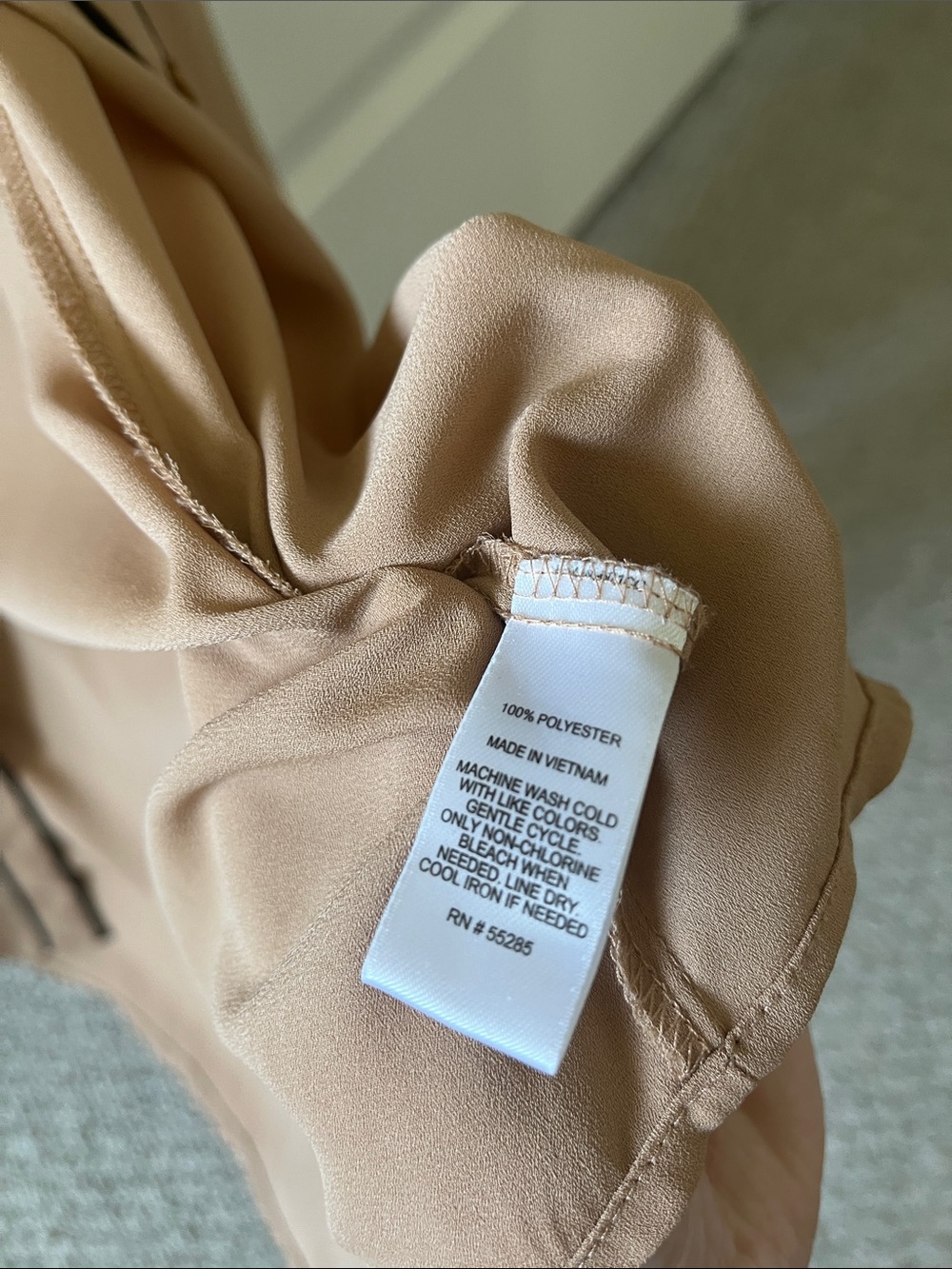 Express Portofino Blouse in Blush with Black Trim Size M - Picture 4 of 6
